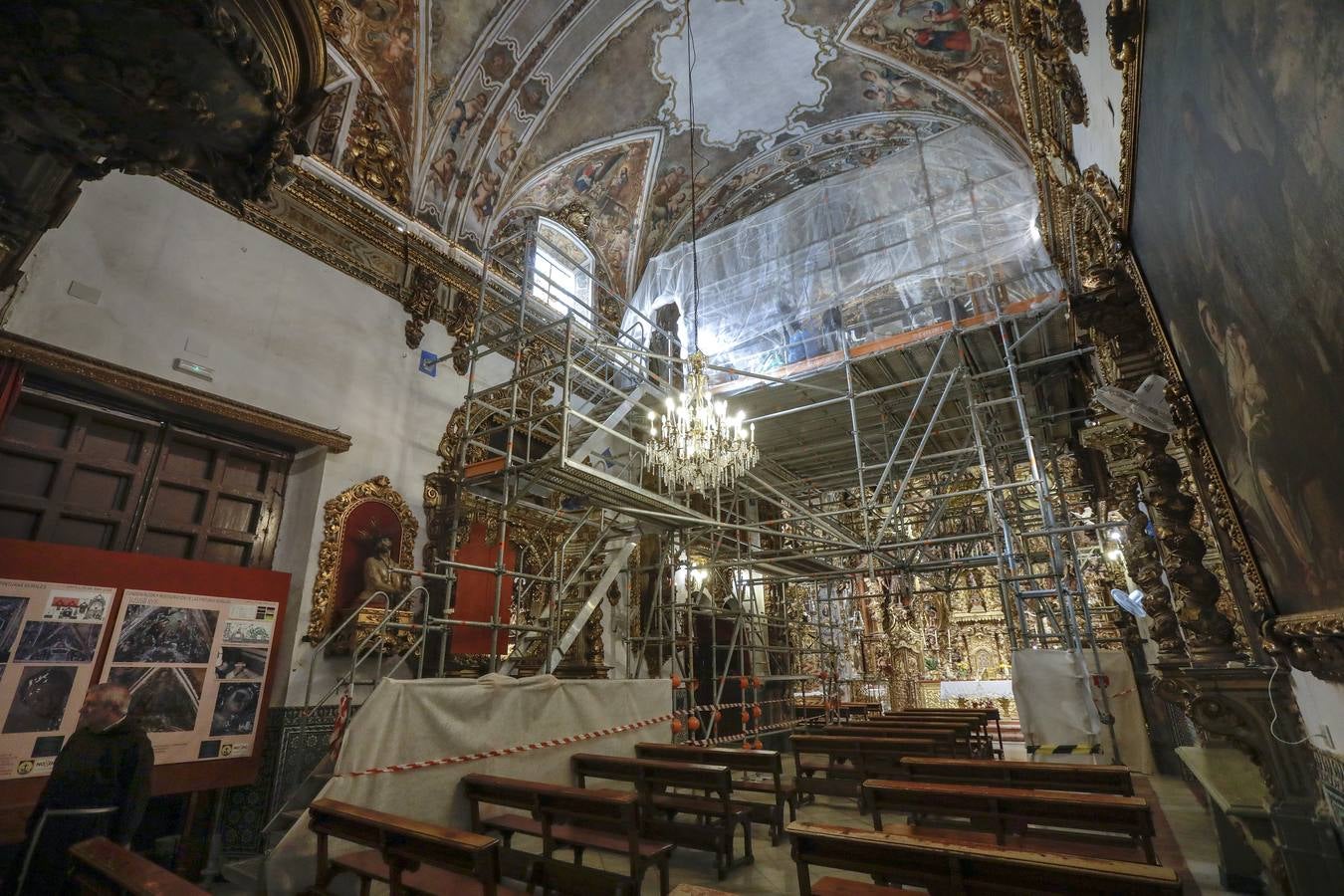 Visita a la nueva fase de restauración de las pinturas murales de la capillita de San José