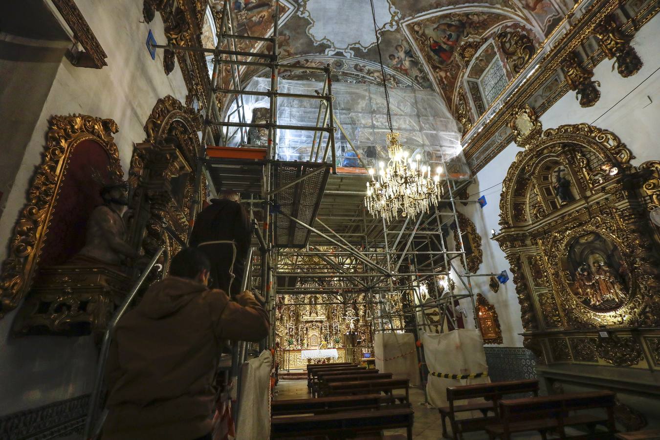 Visita a la nueva fase de restauración de las pinturas murales de la capillita de San José