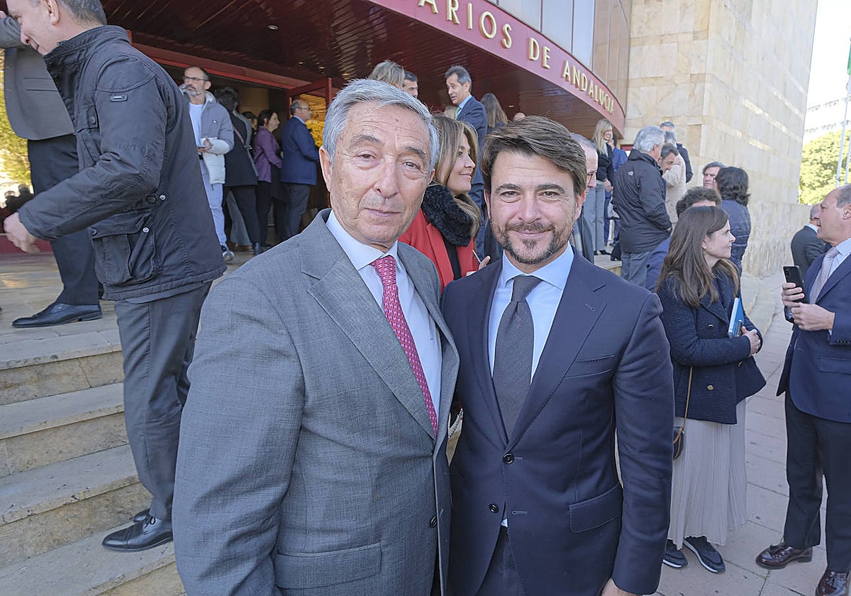 Francisco Mochón, presidente saliente de Corporación Tecnológica de Andalucía, y Beltrán Pérez, que le sucede en el cargo