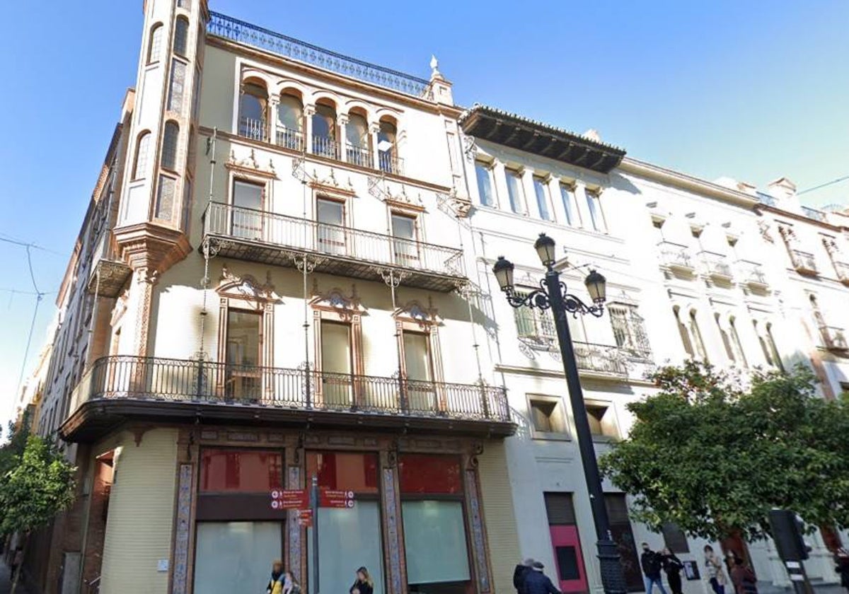 Edificio obra de Aníbal González que Santander ha alquilado a la cadena Serras para un hotel de cinco estrellas