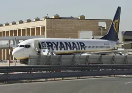 Ryanair abrirá este verano cinco nuevas rutas con el aeropuerto de Sevilla y lo anunciará con una oferta de vuelos a 30 euros