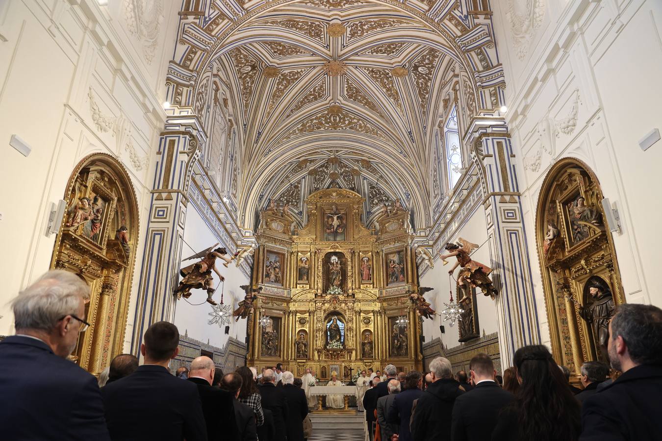 Monseñor José Ángel Saiz Meneses bendijo este viernes la iglesia del convento de Santa Clara, que abre al público tras su restauración