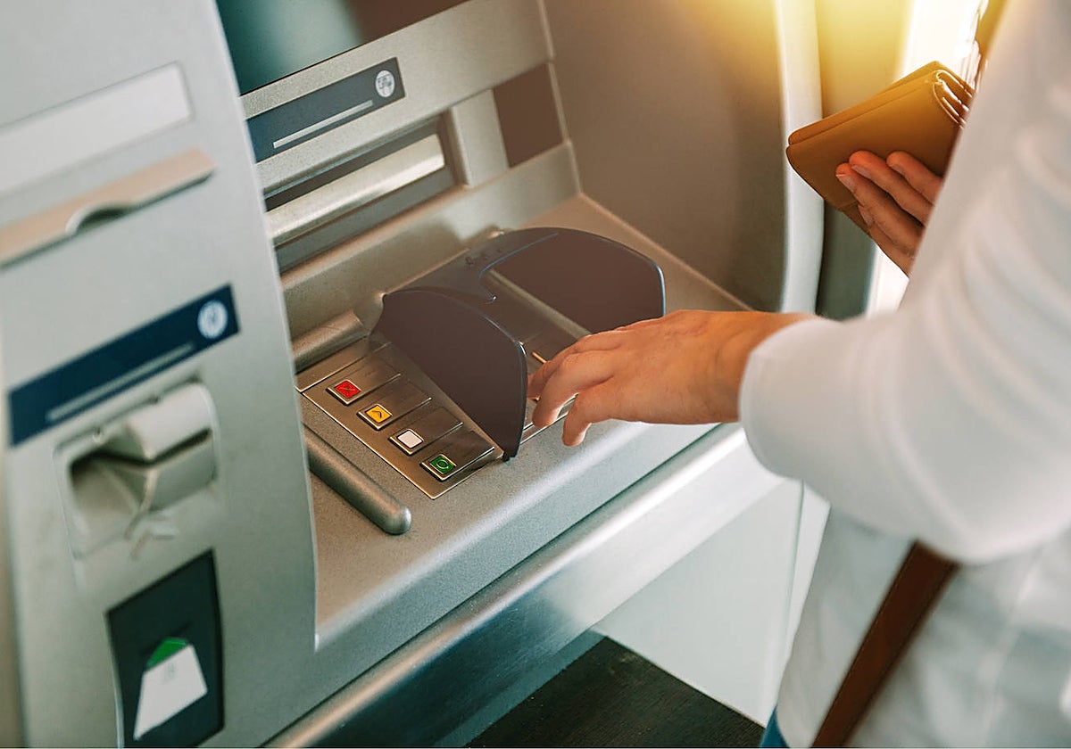 El uso del dinero en efectivo cada vez es menos habitual