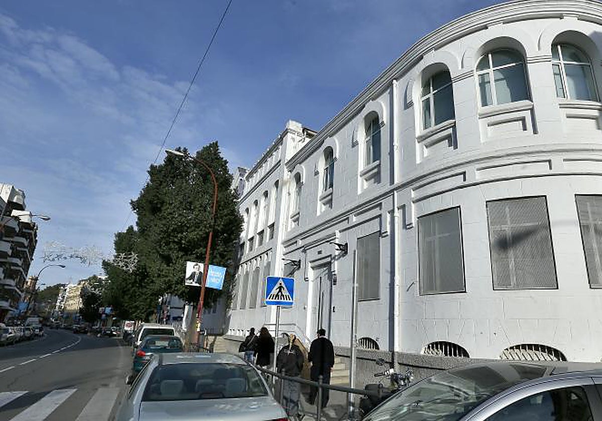 Fachada del colegio José María del Campo