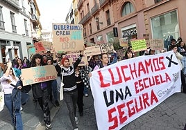 Un profesor de la Escuela de Arte Dramático de Sevilla a su alumna: «Te voy a pisar la cabeza»