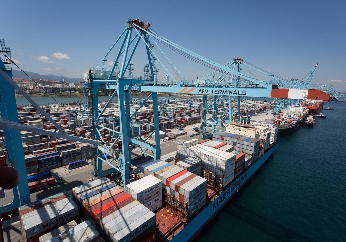 Una terminal con contenedores en el puerto de Algeciras (Cádiz)