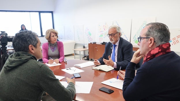 Los tres comisionados, durante la jornada con ABC