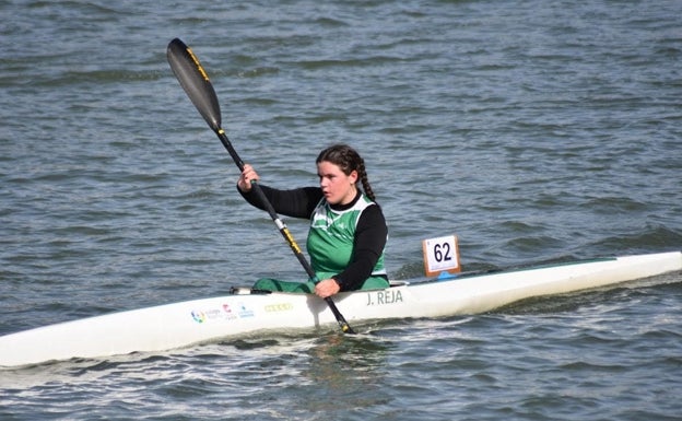 Carlota en una de sus competiciones como piragüista
