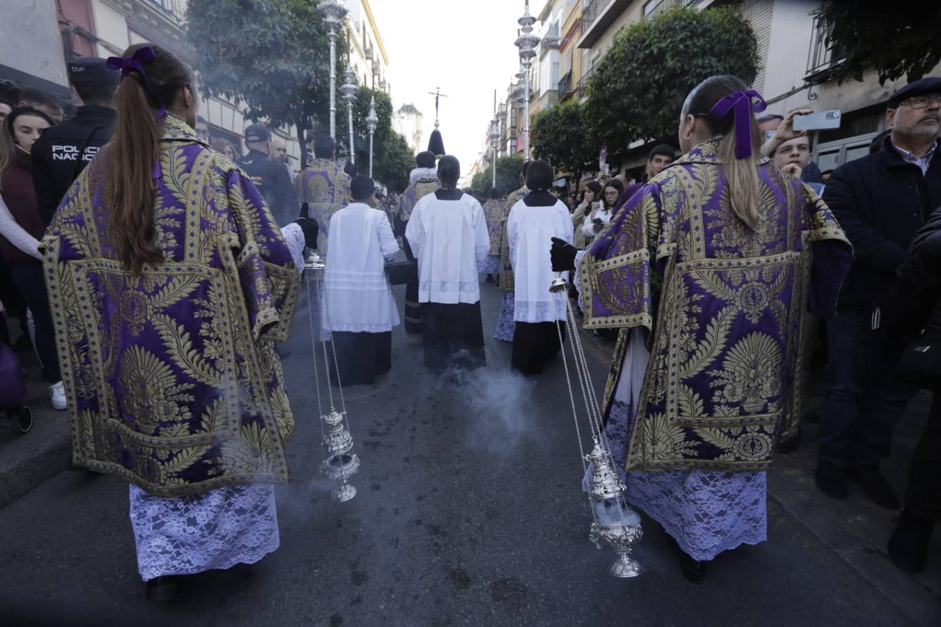 El Cristo de las Almas ha presidido el Viacrucis del Consejo de Cofradías, un clásico en la Cuaresma de Sevilla