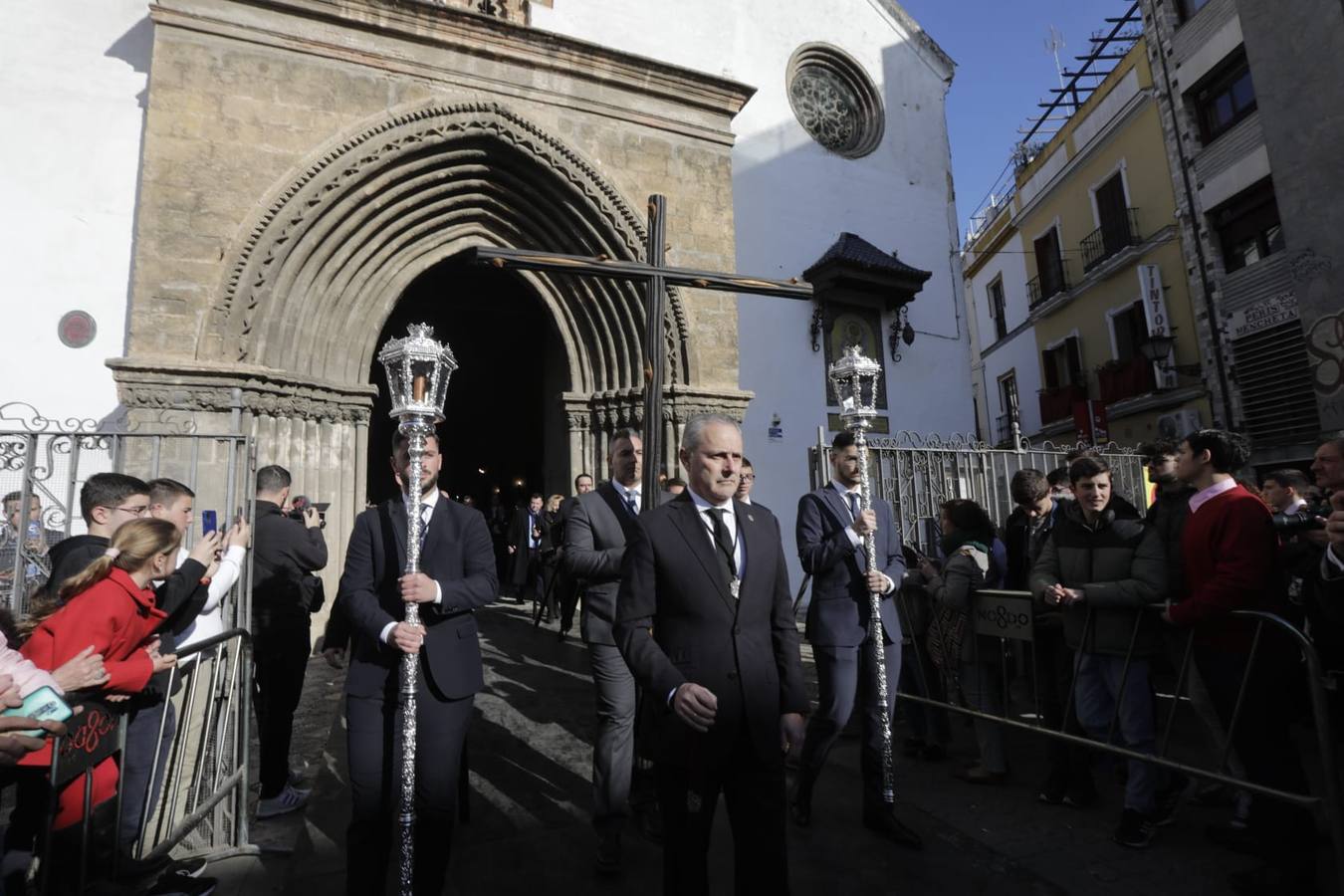 El Cristo de las Almas ha presidido el Viacrucis del Consejo de Cofradías, un clásico en la Cuaresma de Sevilla