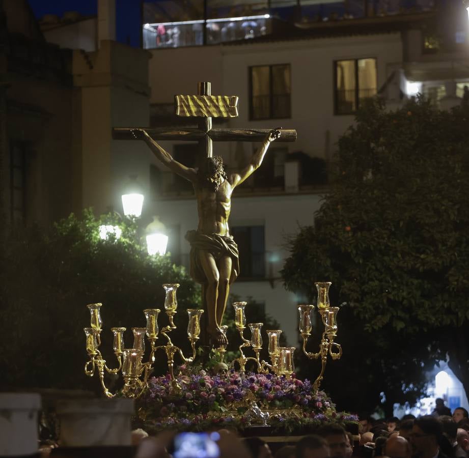 El Cristo de las Almas ha presidido el Viacrucis del Consejo de Cofradías, un clásico en la Cuaresma de Sevilla