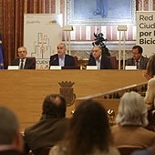 El alcalde de Sevilla anuncia la construcción de 15,4 kilómetros nuevos de carriles bici