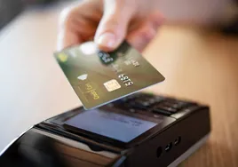 El Banco de España avisa a todos aquellos que pagan con tarjeta en el supermercado