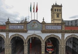 El Ayuntamiento conmemora la apertura del primer parque de bomberos de Sevilla con un año de retraso