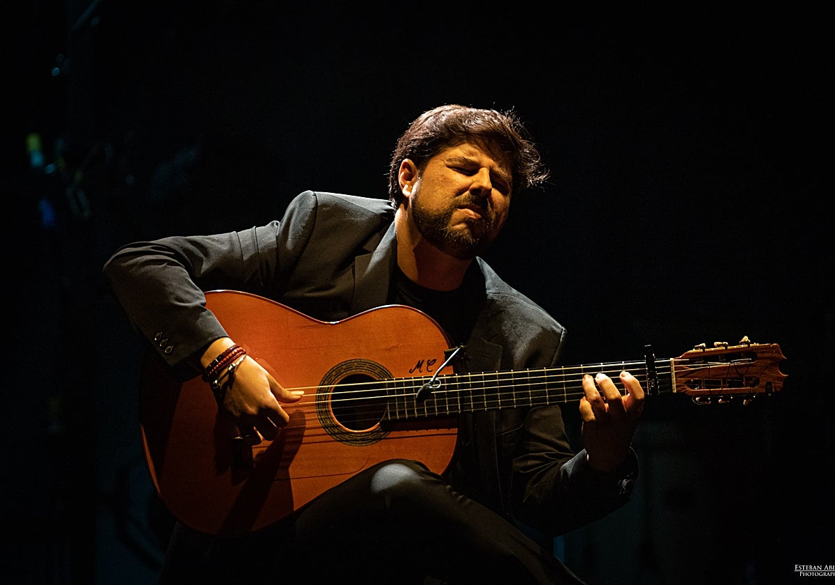 Manuel Valencia: salvar la vida con la guitarra