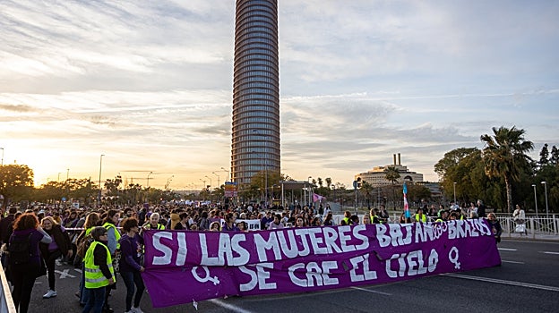 Cabecera de la manifestación que partió a las siete de la tarde de Torre Sevilla
