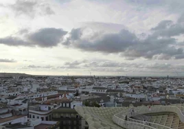 El tiempo en Sevilla: mínimas más bajas y máximas más altas con el adiós de las nubes