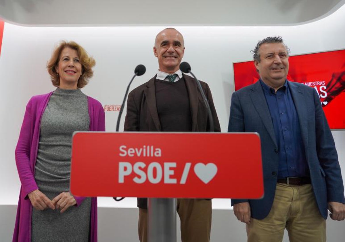 Mar González, junto al alcalde y candidato socialista, Antonio Muñoz, y el secretario provincial socialista, Francisco Javier Fernández