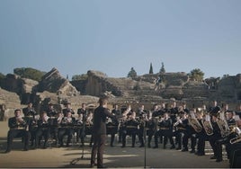 La marcha 'La Esperanza de María', interpretada por la banda Virgen de los Reyes en Itálica