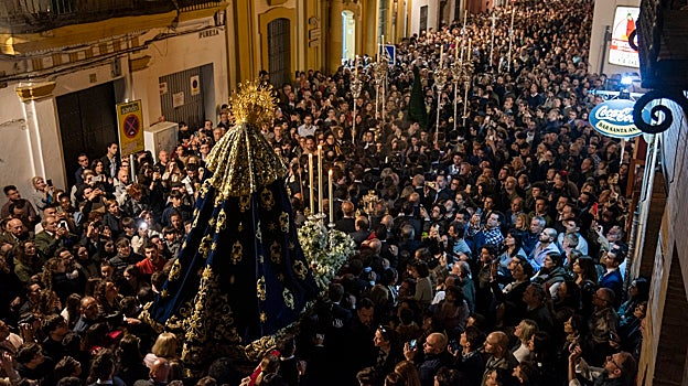 La Esperanza de Triana en la calle Pureza