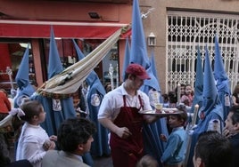 Las cafeterías del entorno de la carrera oficial podrán abrir toda la Madrugada