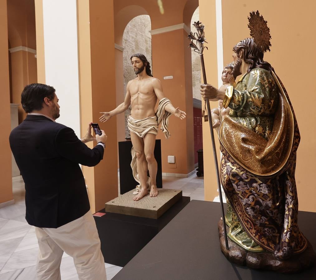 Unas 50 obras componen la exposición de arte sacro en el Ayuntamiento de Sevilla