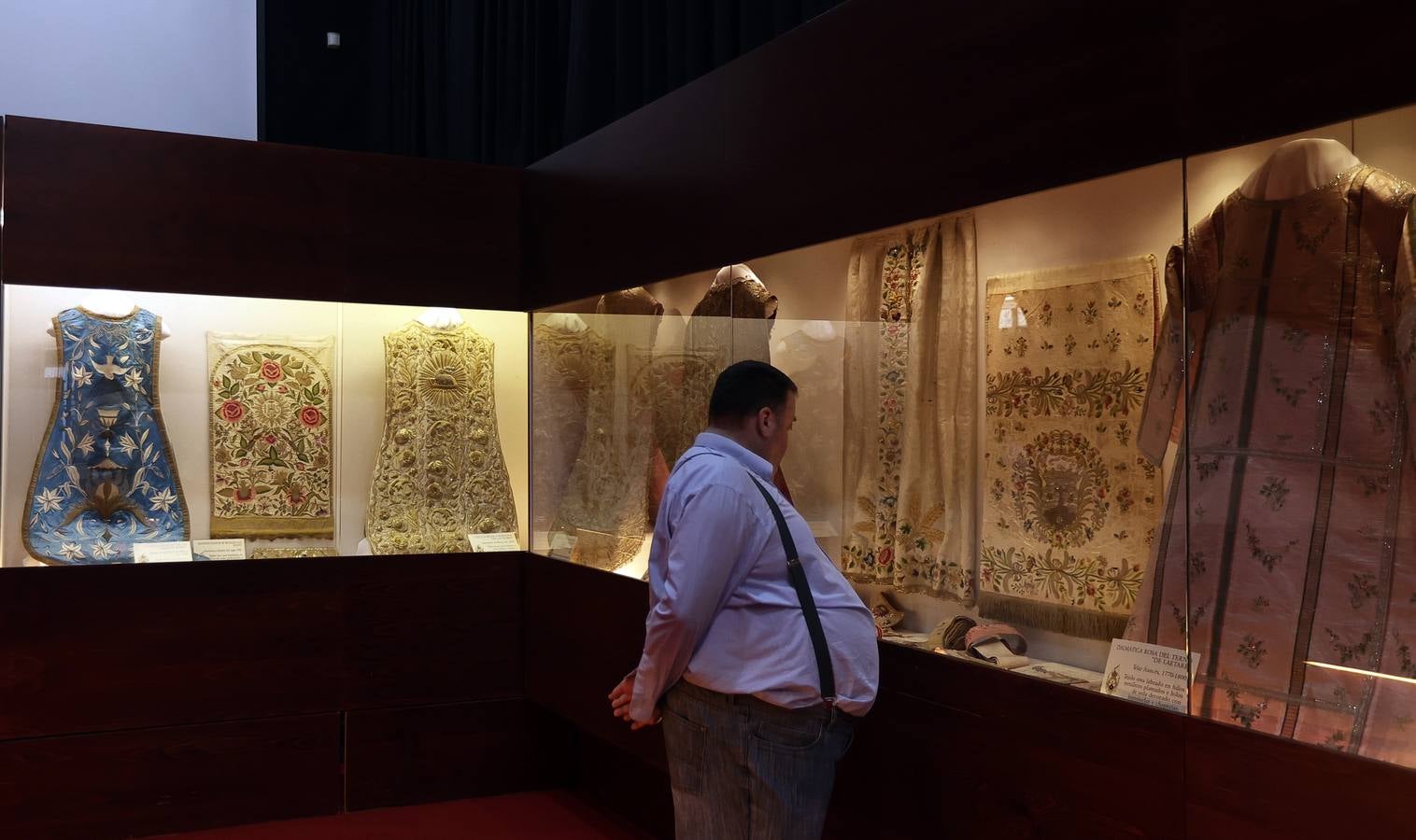 Unas 50 obras componen la exposición de arte sacro en el Ayuntamiento de Sevilla