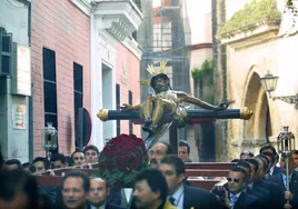 Un sábado de viacrucis por las calles del centro histórico y los barrios de Sevilla