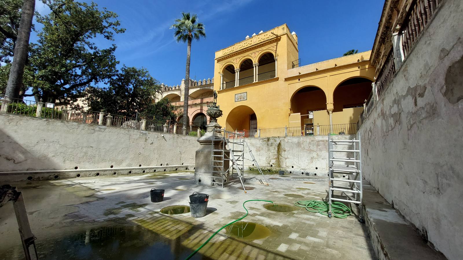 Imágenes de la fuente del Alcázar y los numerosos detalles que han salido a la luz