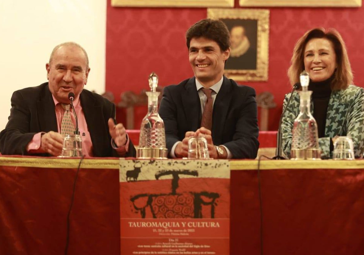 Alberto González Troyano, Pablo Aguado y Fátima Halcón, este jueves en la academia de las Buenas Letras