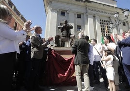 El Trovador de Sevilla ya tiene su monumento en el Arenal