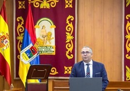 Juan Manuel Valle, alcalde de Los Palacios, en la UCI a causa de una neumonía bilateral