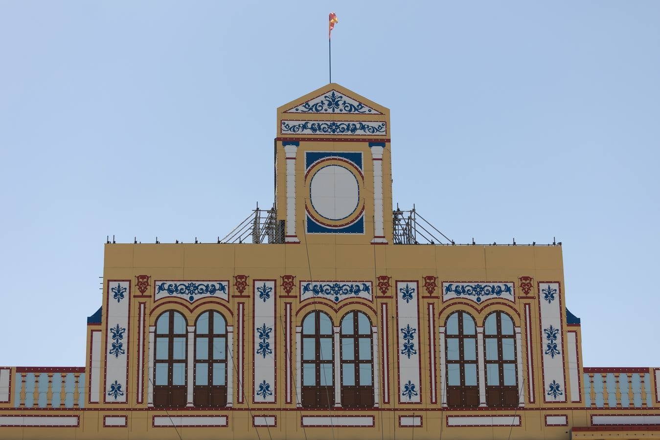 La construcción de las casetas y el montaje de los primeros cacharritos de la Feria de Sevilla 2023