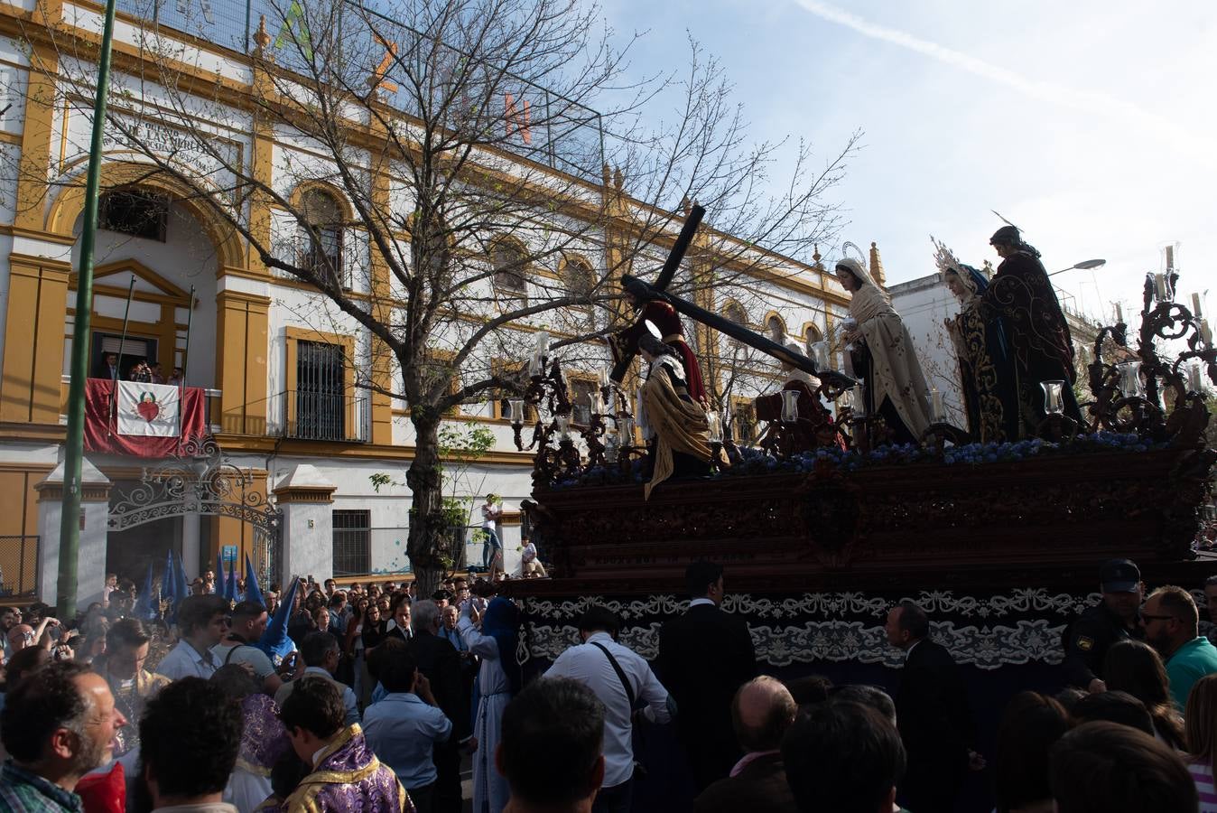 La hermandad de La Misión tuvo una estación de penitencia espléndida este Viernes de Dolores
