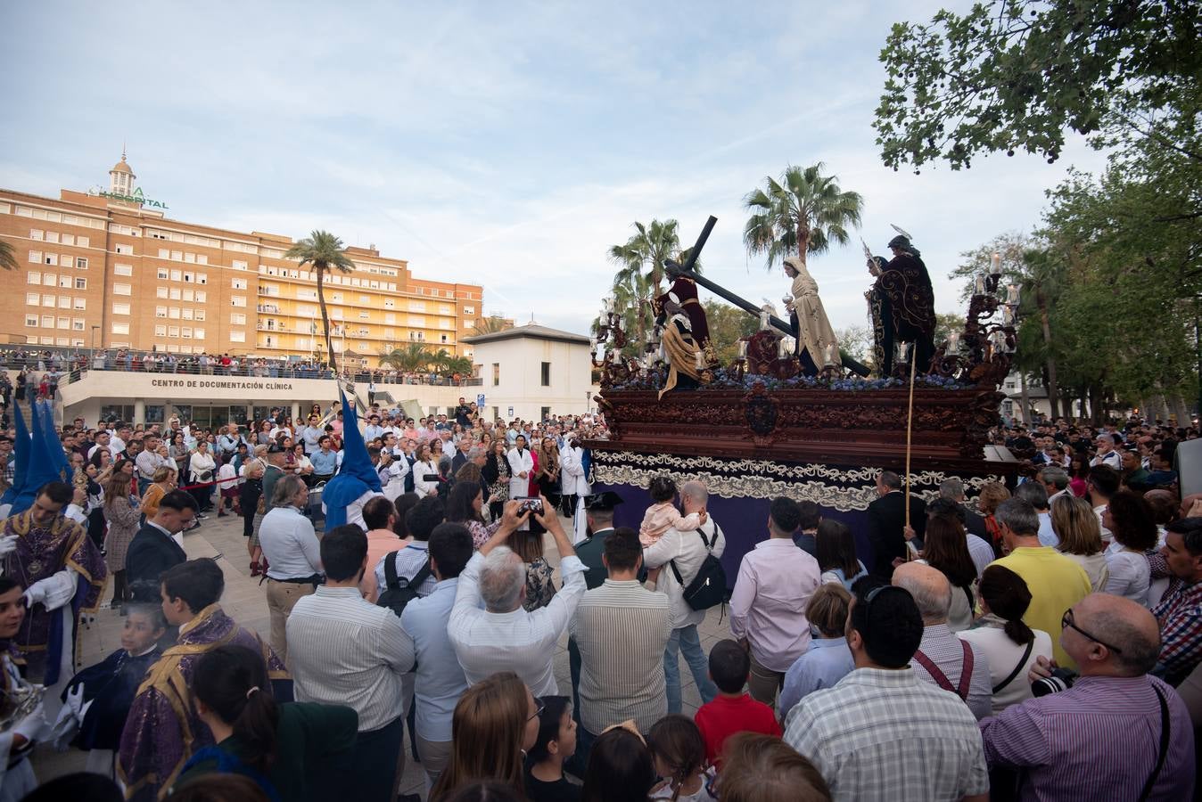 La hermandad de La Misión tuvo una estación de penitencia espléndida este Viernes de Dolores