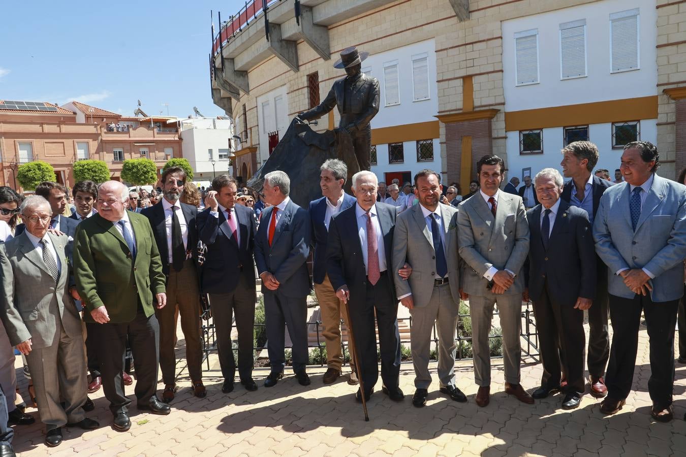 Inauguración del monumento a Curro Romero en La Algaba