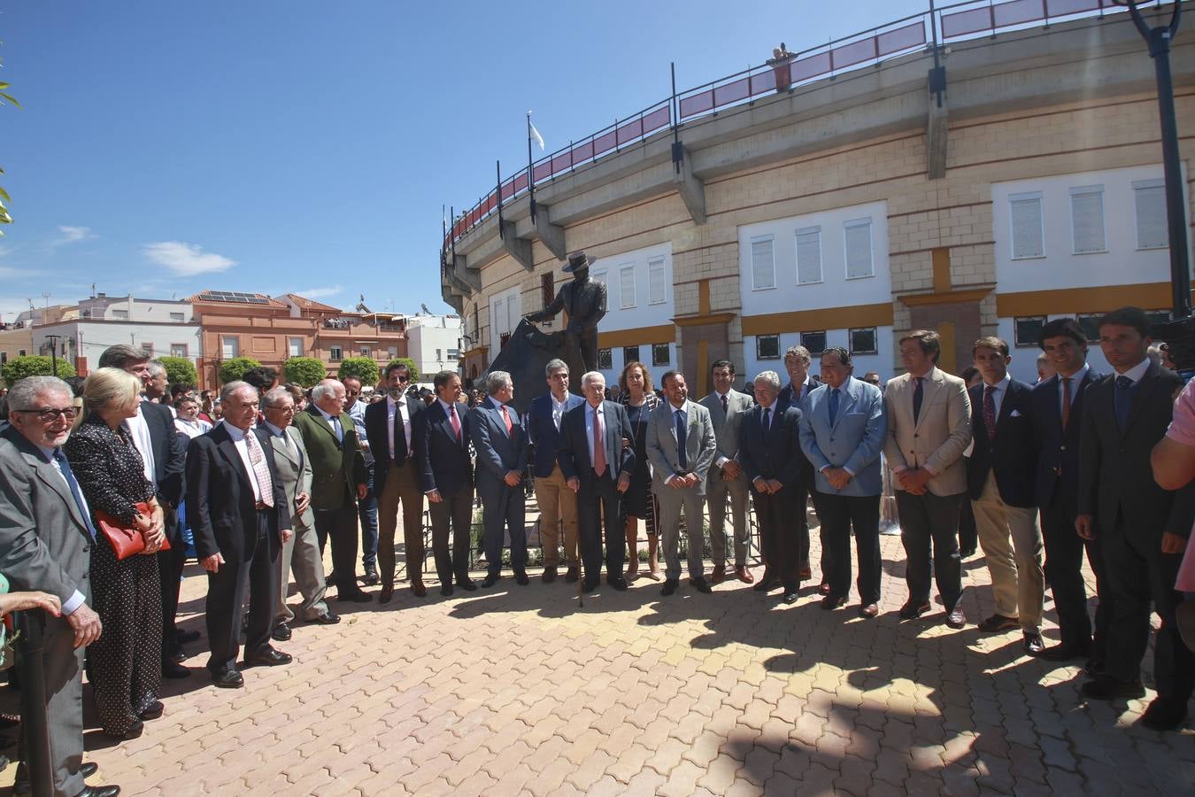 Inauguración del monumento a Curro Romero en La Algaba