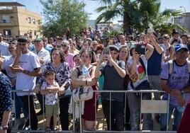 Los sanitarios atienden a más de 70 personas por efectos del calor durante las procesiones de Sevilla