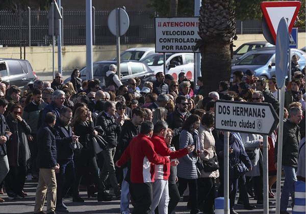 Un grupo de personas por Dos Hermanas