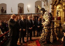 Alberto Núñez Feijóo visita en Sevilla al Gran Poder en su besamanos