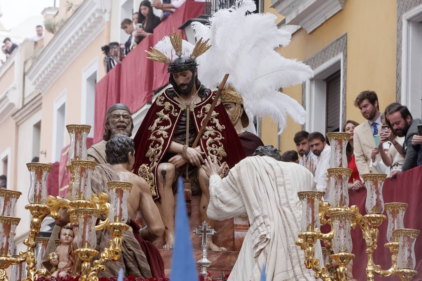 Salida de la hermandad de San Esteban en el Martes Santo de la Semana Santa de Sevilla 2023