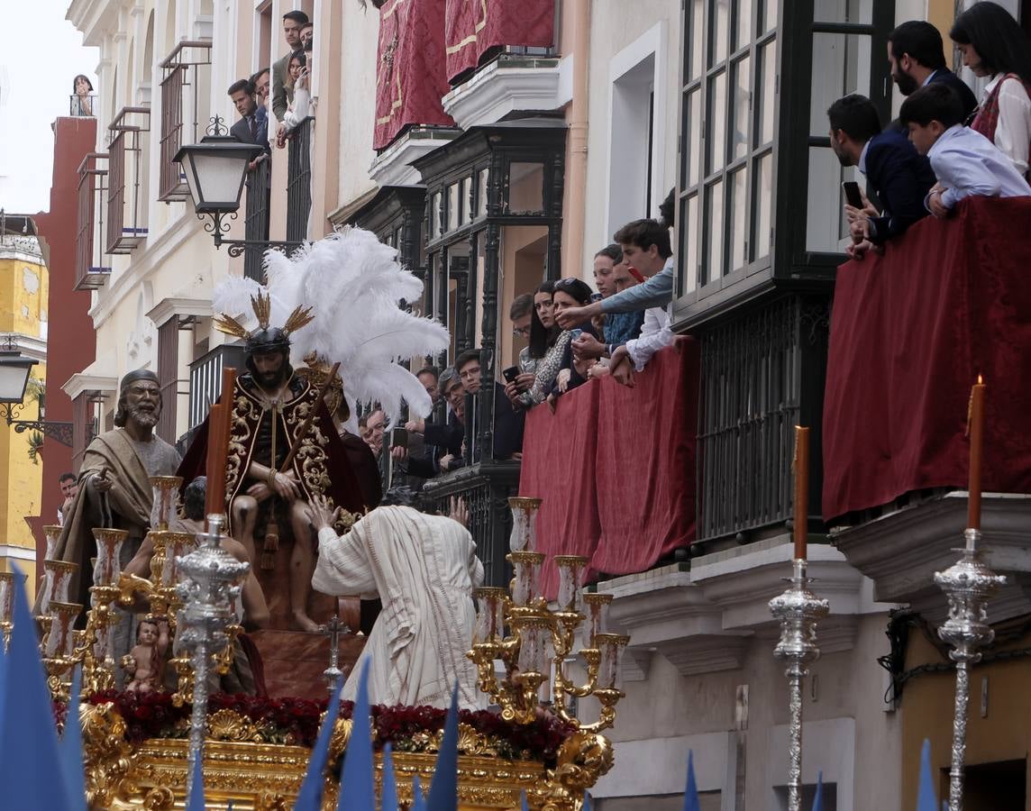 Salida de la hermandad de San Esteban en el Martes Santo de la Semana Santa de Sevilla 2023