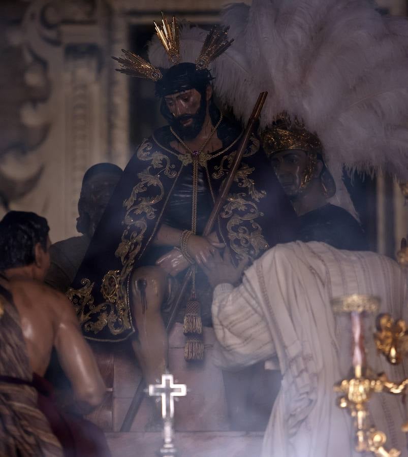 Salida de la hermandad de San Esteban en el Martes Santo de la Semana Santa de Sevilla 2023