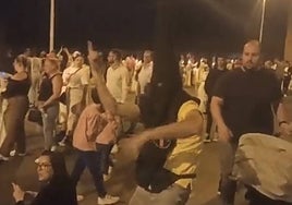 Polémico vídeo en redes: un joven baila con el antifaz del Polígono de San Pablo y la hermandad pide respeto