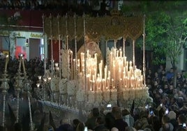 En vídeo: la Esperanza Macarena se adueña de la carrera oficial con una emocionante entrada en la Campana