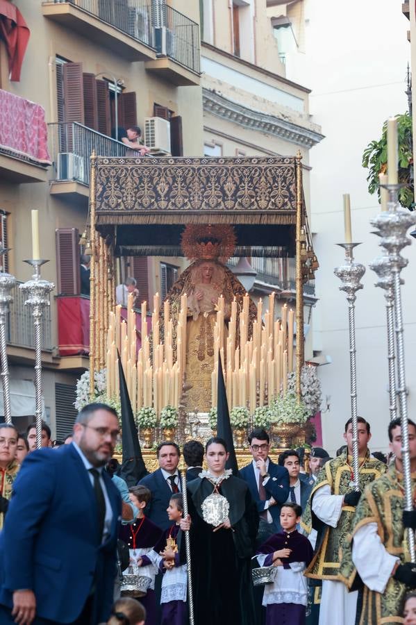 La hermandad de San Isidoro tras salir de su parroquia hacia la carrera oficial