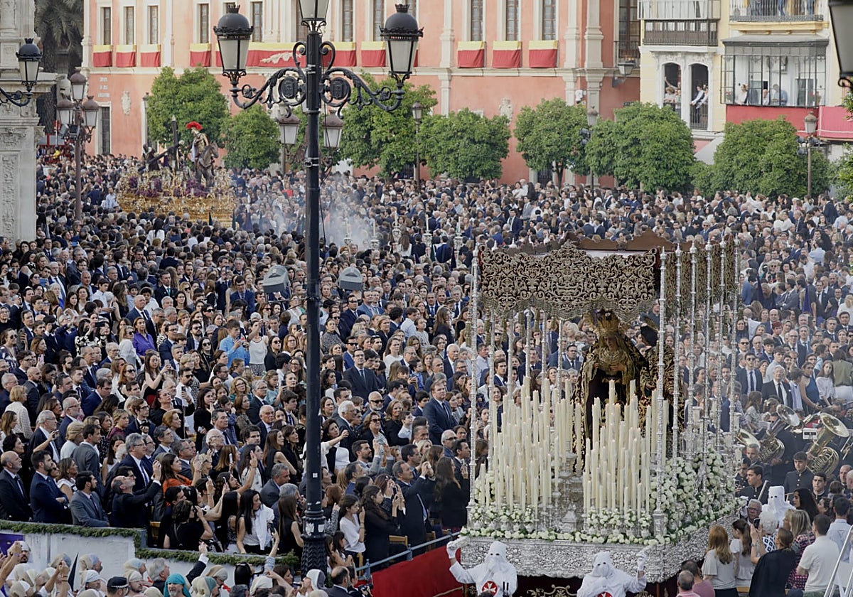 La Amargura y las Tres Caídas en la plaza de San Francisco