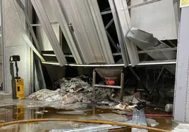 Dos heridos en una explosión en una nave de productos químicos en Bollullos de la Mitación