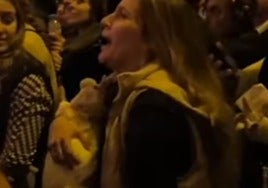 En vídeo: la emocionante saeta de María Toledo a la Macarena con su bebé en brazos