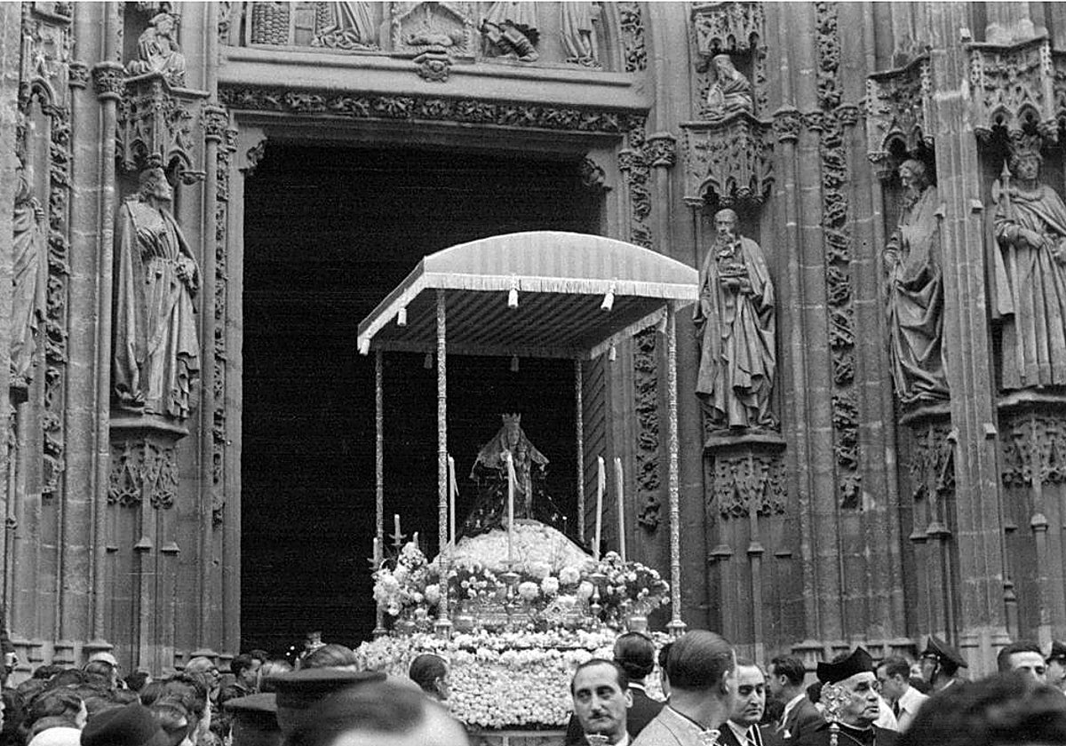 La Virgen de Valme en la procesión de 1948